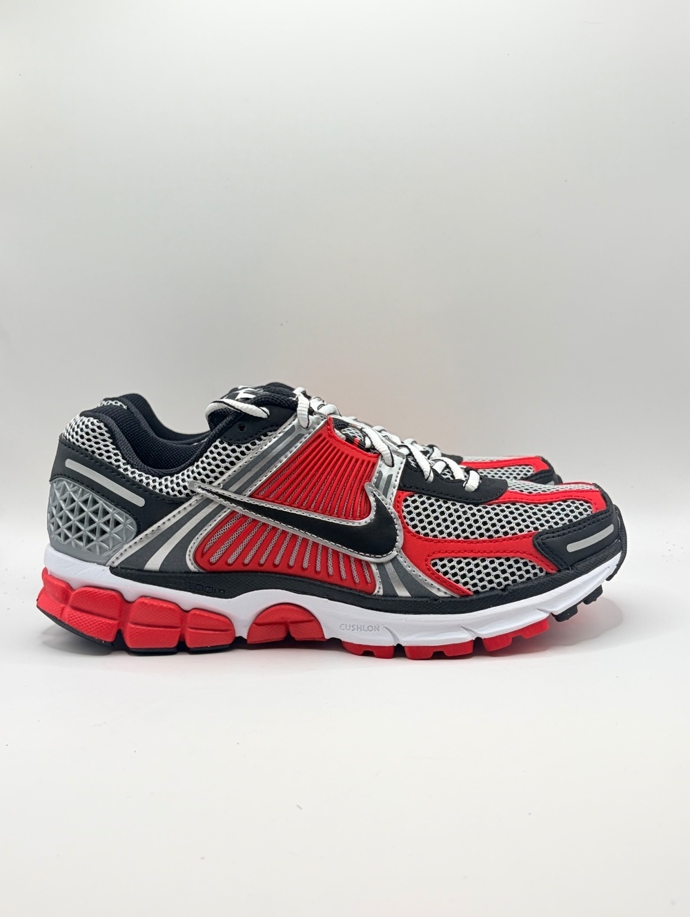 Nike Zoom Vomero 5 Metallic Silver University Red Size 9.5 womens